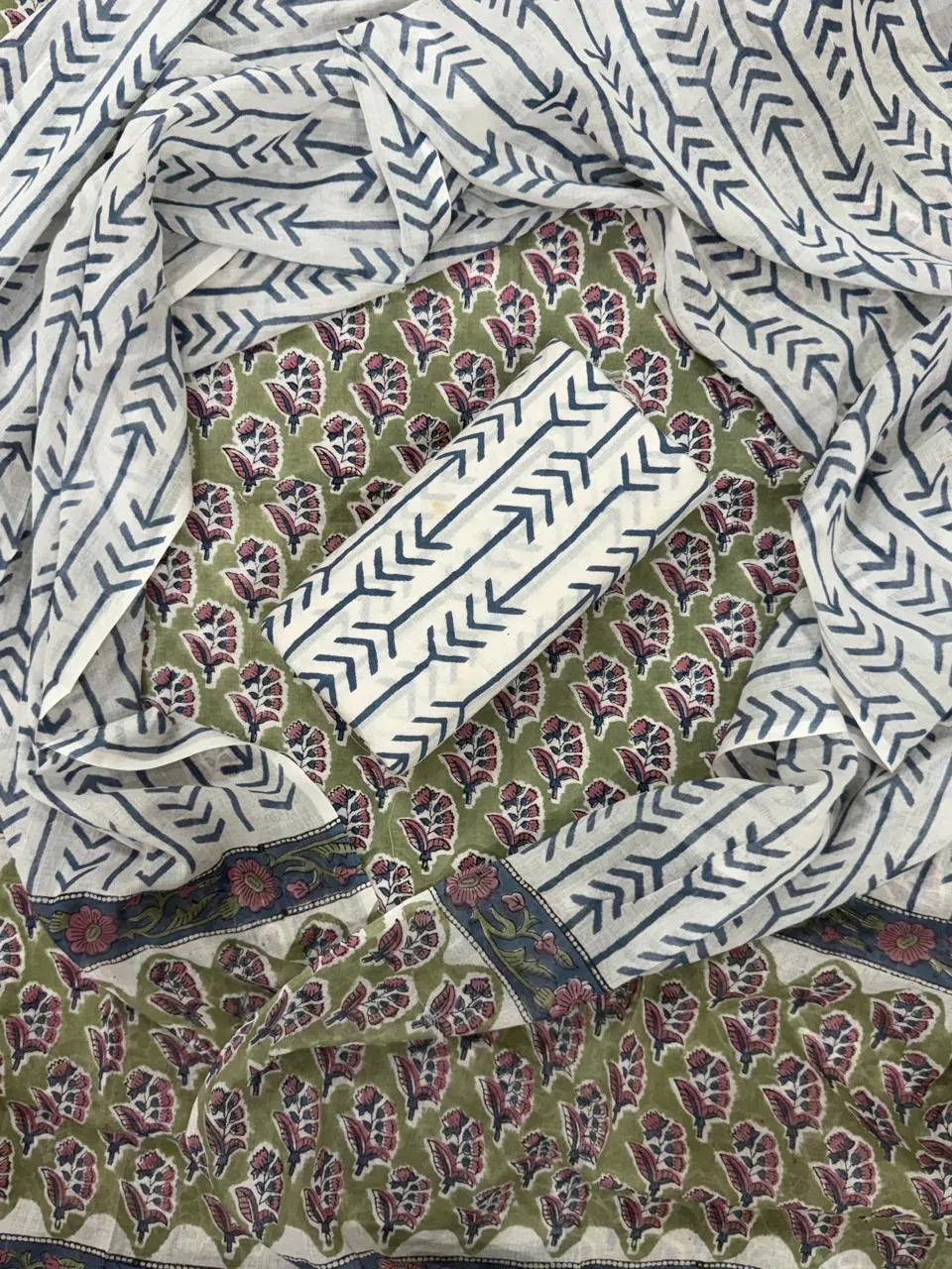 Cotton Suit · जैतून
